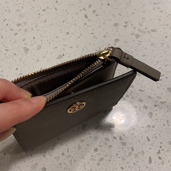 TORY BURCH Authentic Gray Robinson Leather Mini Wallet New With Tag - Picture 12 of 13